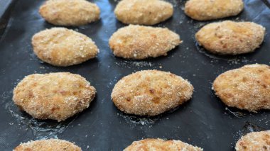 Altın sarısı, çıtır çıtır aperatifler. Her zaman için lezzetli ve mükemmeldir.