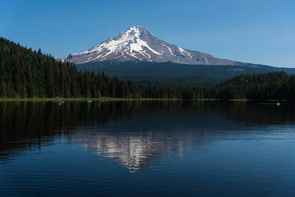 Hood Dağı, Oregon, Trillium Gölü 'nü yansıtıyor.