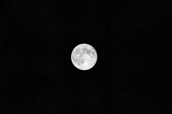 满月在星夜 空间照片高质量的照片 — 图库照片