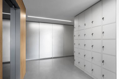 Ofis gardırobu, spor kulübündeki soyunma odası. Soyunma odası. Yüksek kalite fotoğraf