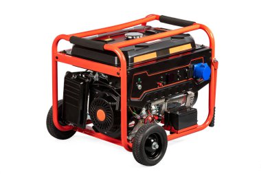 Taşınabilir kırmızı elektrik jeneratörü yedek enerji için beyaza izole edildi.
