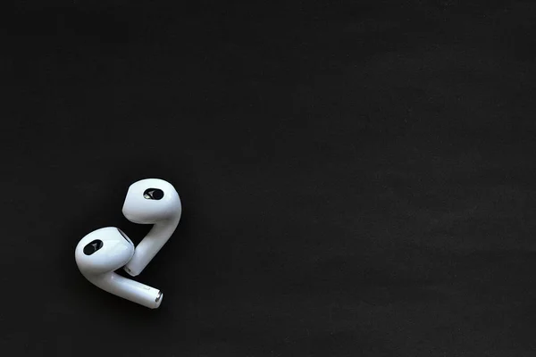 White Headphones Lie Black Background — Stock Photo, Image