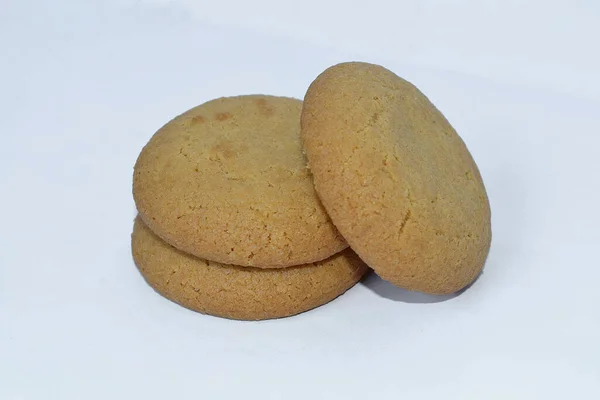 Trois Biscuits Reposent Sur Fond Blanc — Photo
