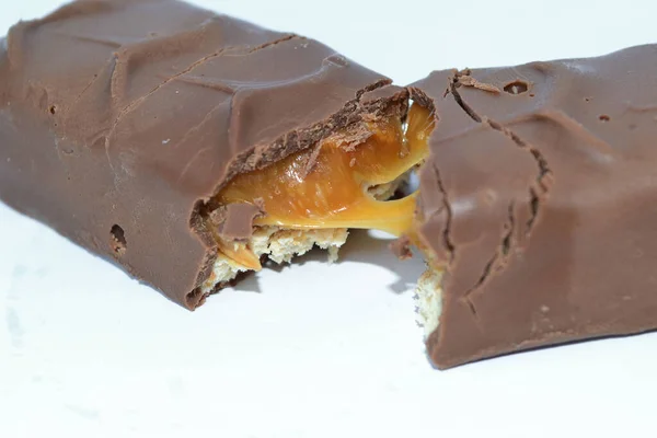 Una Barra Chocolate Rota Yace Sobre Mesa — Foto de Stock