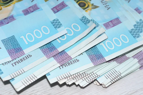 Українські Гроші Розкидані Яскравому Столі Тисячі Гривень — стокове фото