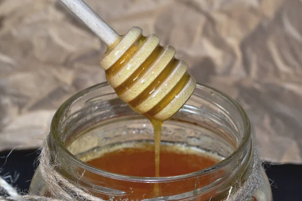 Μέλι Ρέει Από Ραβδί — Φωτογραφία Αρχείου