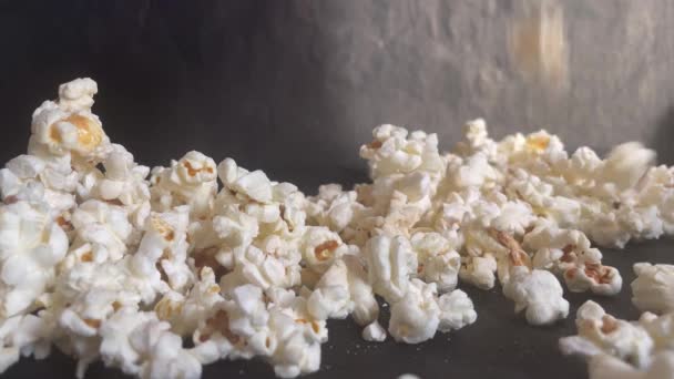 Popcorn Padá Stůl — Stock video