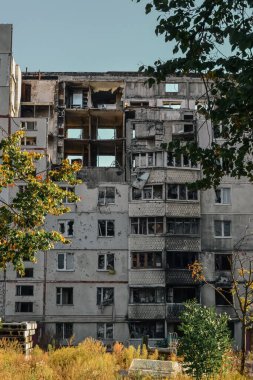 Rus hava bombasının bir yerleşim yerine girmesi ve onu tamamen yok etmesi.