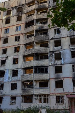 Eve bir Rus mermisi isabet etti ve ev yandı.