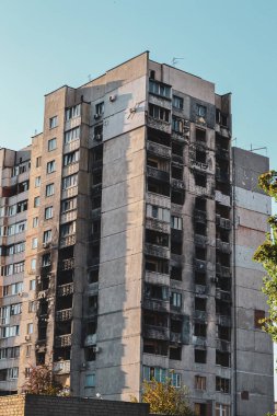 Binadaki tüm katlar Rus roketleri tarafından yakıldı.