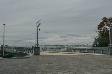 Klychka Köprüsü ve Kiev 'in manzarası