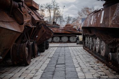 Şehrin merkezinde Rus ekipmanları duruyor.