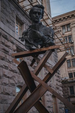 Kyiv, Ukrayna. 28 Kasım 2023: Shevchenko Anıtı Khreshhatyk 'te duruyor