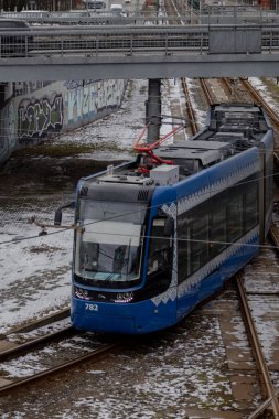 Kyiv, Ukrayna - 20 Ocak 2024: Borshchagivka 'nın rahat uyku bölgesi. Yüksek hızlı bir tren Borschahivka 'dan merkeze gider. Birçok insan bir günde biniyor. Merkez istasyona gidebilirsiniz..
