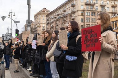 Kyiv, Ukrayna - 4 Şubat 2024. Akrabaları ve arkadaşları, neredeyse iki yıldır Rus esaretinde olan 