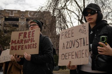 Kyiv, Ukrayna. 3 Mart 2024 'te birçok insan, iki yıldır Rusya' da tutsak olan 