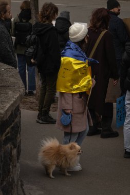 Kyiv, Ukrayna. 3 Mart 2024 'te birçok insan, iki yıldır Rusya' da tutsak olan 