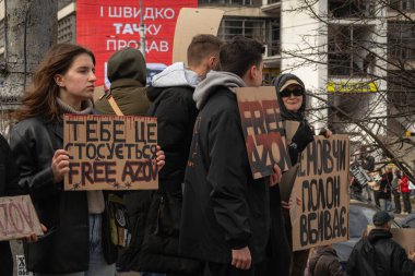 Kyiv, Ukrayna. 3 Mart 2024 'te birçok insan, iki yıldır Rusya' da tutsak olan 