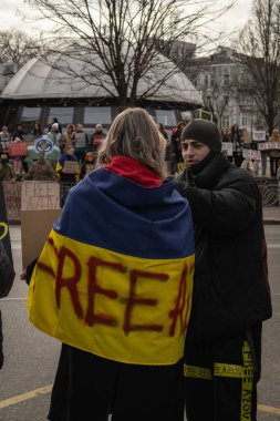 Kyiv, Ukrayna. 3 Mart 2024 'te birçok insan, iki yıldır Rusya' da tutsak olan 