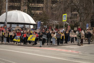 Kyiv, Ukrayna. 3 Mart 2024 'te birçok insan, iki yıldır Rusya' da tutsak olan 