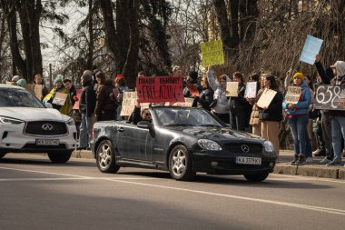 Kyiv, Ukrayna. 3 Mart 2024 'te birçok insan, iki yıldır Rusya' da tutsak olan 