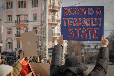 Kyiv, Ukrayna. 3 Mart 2024 'te, birçok insan, iki yıldır Ruslar tarafından esir tutulan Azov savaş esirlerini desteklemek için Kyiv' in merkezine gitti..