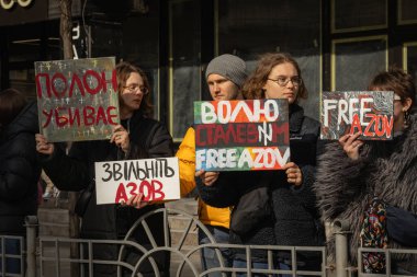Kyiv, Ukrayna. 3 Mart 2024 'te, birçok insan, iki yıldır Ruslar tarafından esir tutulan Azov savaş esirlerini desteklemek için Kyiv' in merkezine gitti..