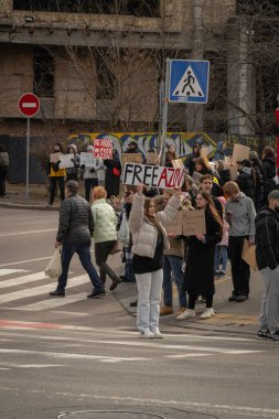 Kyiv, Ukrayna. 3 Mart 2024 'te, birçok insan, iki yıldır Ruslar tarafından esir tutulan Azov savaş esirlerini desteklemek için Kyiv' in merkezine gitti..