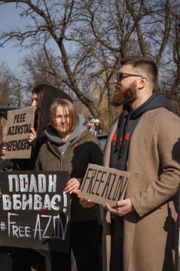 Kyiv, Ukrayna. 10 Mart 2024 'te, ilgili insanlar öğleden sonra şehir merkezine gidip Azov ordusunun iki yıldır Rusya' da tutsak olduğunu hatırlatıyorlar. Azov 'un özgürlüğü. Sessiz kalma.