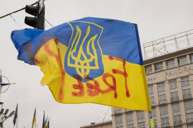 Kyiv, Ukrayna. 24 Mart 2024 'te öğleden sonra birçok akrabası ve ilgili insan, neredeyse iki yıldır Rusya' da tutsak olan savaş esirlerini desteklemek için şehir merkezinde toplandı..
