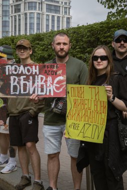 Kyiv, Ukrayna. 14 Nisan 2024 'te, her pazar, insanlar Rus esaret altındaki mahkumlar için harekete geçerler. Azov 'un ordusu, iki yıldır tutsak.