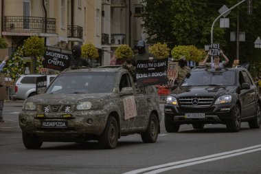 Kyiv, Ukrayna. 14 Nisan 2024 'te, her pazar, insanlar Rus esaret altındaki mahkumlar için harekete geçerler. Azov 'un ordusu, iki yıldır tutsak.