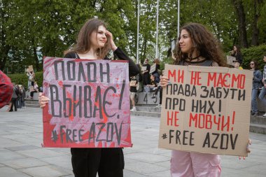 Kyiv, Ukrayna. 14 Nisan 2024 'te, her pazar, insanlar Rus esaret altındaki mahkumlar için harekete geçerler. Azov 'un ordusu, iki yıldır tutsak.