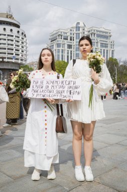 Kyiv, Ukrayna. 14 Nisan 2024 'te, her pazar, insanlar Rus esaret altındaki mahkumlar için harekete geçerler. Azov 'un ordusu, iki yıldır tutsak.