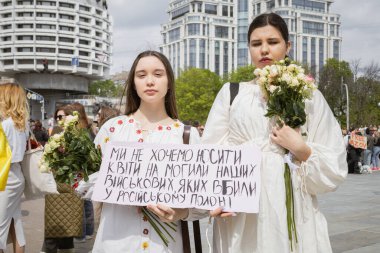 Kyiv, Ukrayna. 14 Nisan 2024 'te, her pazar, insanlar Rus esaret altındaki mahkumlar için harekete geçerler. Azov 'un ordusu, iki yıldır tutsak.