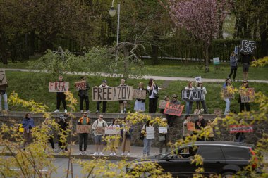 Kyiv, Ukrayna. 14 Nisan 2024 'te, her pazar, insanlar Rus esaret altındaki mahkumlar için harekete geçerler. Azov 'un ordusu, iki yıldır tutsak.