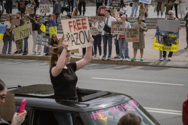 Kyiv, Ukrayna. 14 Nisan 2024 'te, her pazar, insanlar Rus esaret altındaki mahkumlar için harekete geçerler. Azov 'un ordusu, iki yıldır tutsak.