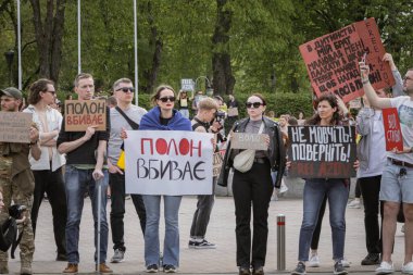 Kyiv, Ukrayna. 14 Nisan 2024 'te, her pazar, insanlar Rus esaret altındaki mahkumlar için harekete geçerler. Azov 'un ordusu, iki yıldır tutsak.