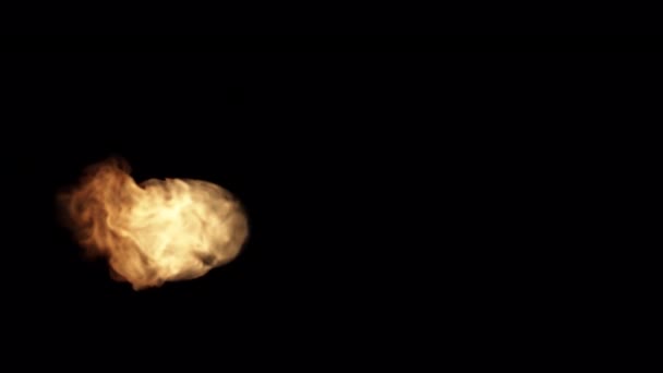 具有火焰转换的火球燃烧揭示了在黑色背景上隔离的情况 — 图库视频影像