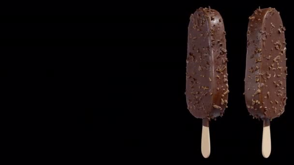 チョコレートアーモンドアイスクリームスティックバーアルファ背景の遷移を回転 — ストック動画