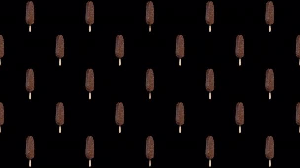 チョコレートアーモンドアイスクリームスティックバーパターンアルファ背景の回転ループ — ストック動画