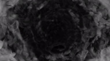 Duman şok dalgası üfleme geçişi alfa arka planında izole edilmiş örtüyü ortaya çıkardı