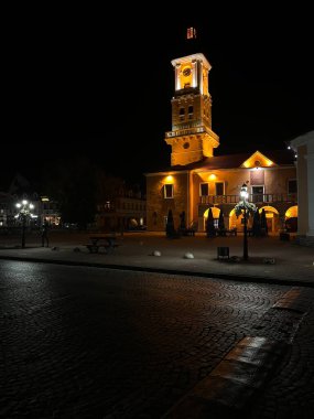 Ukrayna 'daki eski şehir, kale, belediye binası.