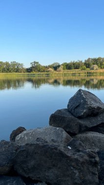 Güzel göl manzarası
