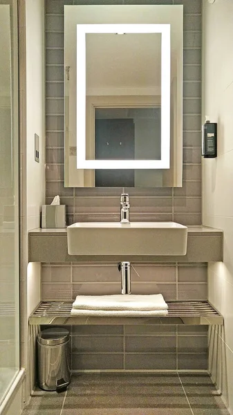 Toilet Interior Modern Minimalist Style Hotel England Glowing Mirror Sink — Stock Photo, Image