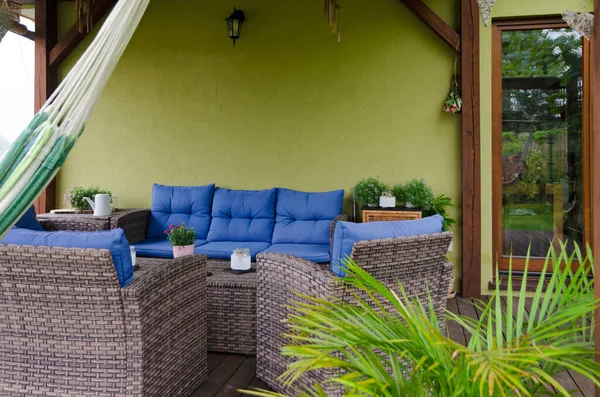 Beautiful Covered Terrace Green Garden Natural Wood Rattan Furniture Hammock — Stock Photo, Image