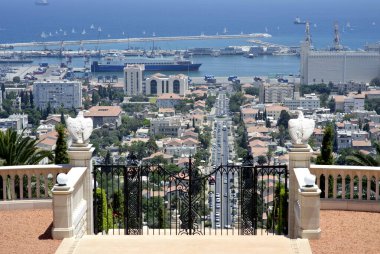 Hayfa şehir merkezini ve Bahai bahçesinin tepesinden Akdeniz manzarasını izleyin.