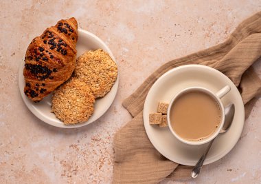 Çay, süt, kahve, kapuçino, şeker, kruvasan, çikolata, kurabiye, hindistan cevizi, içecek;