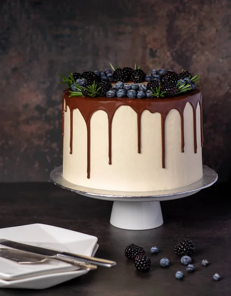 Food Photography Cake Chocolate Cream Blueberry Blackberry Birthday Celebration Anniversary — Stock Photo, Image