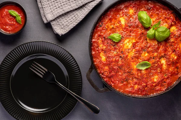 Haşlanmış Kabak Kabak Kabak Domates Sos Fesleğen Peynir Mozzarella Sebze — Stok fotoğraf